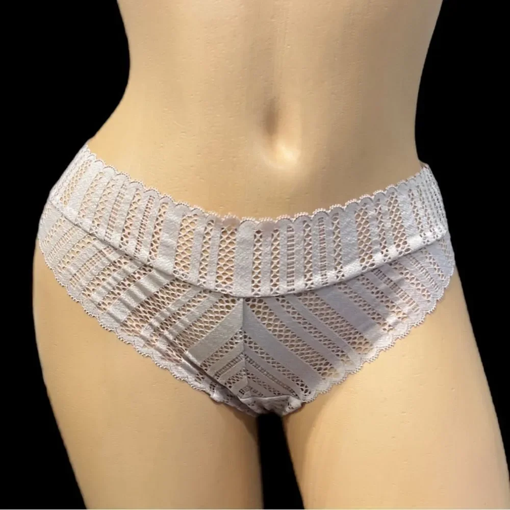 Victoria’s Secret Sexy Lace Cheeky Panty Pink demure Medium - Picture 3 of 3